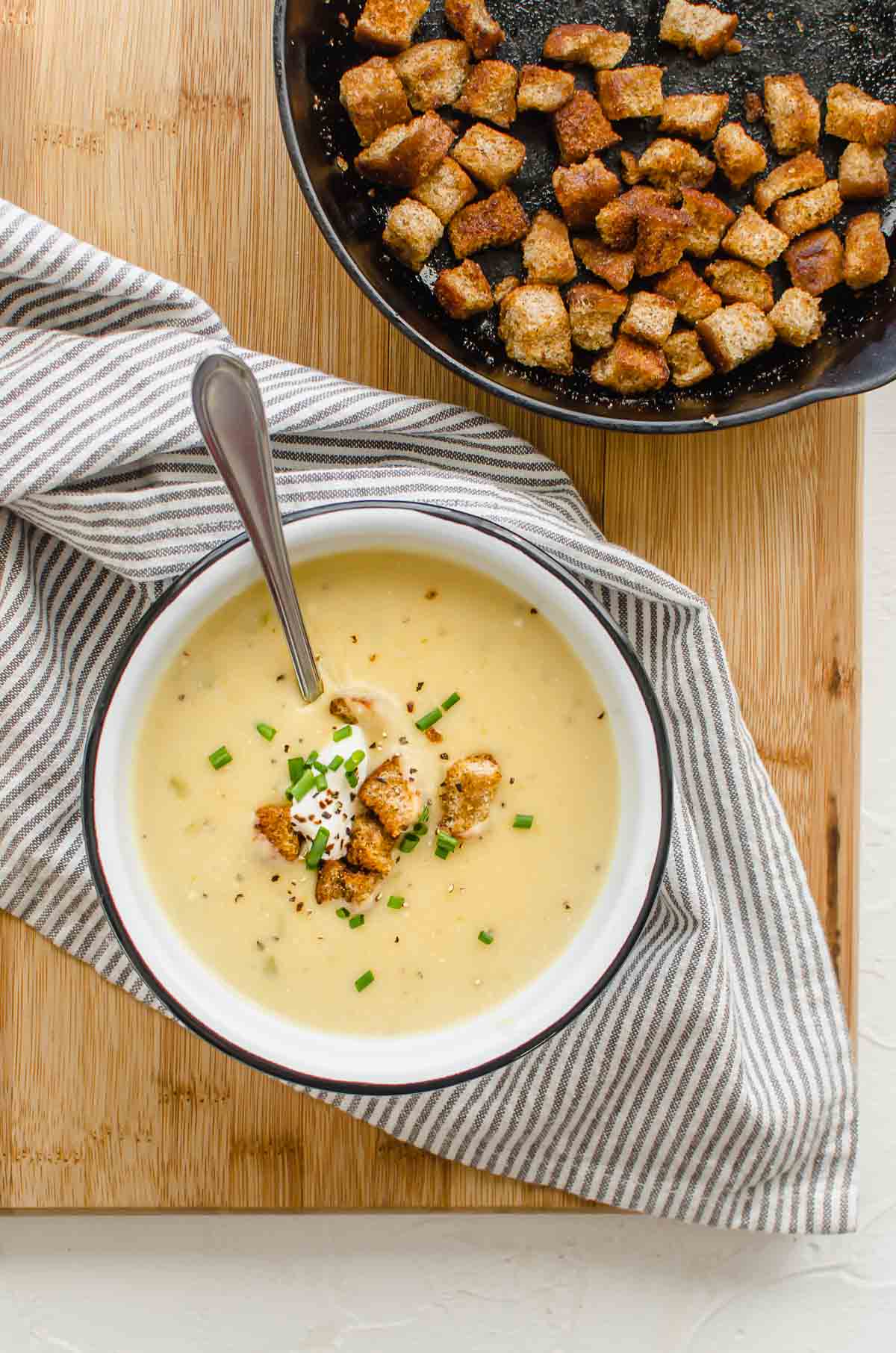 BEST Vegan Potato Soup (CREAMY with no cream!)