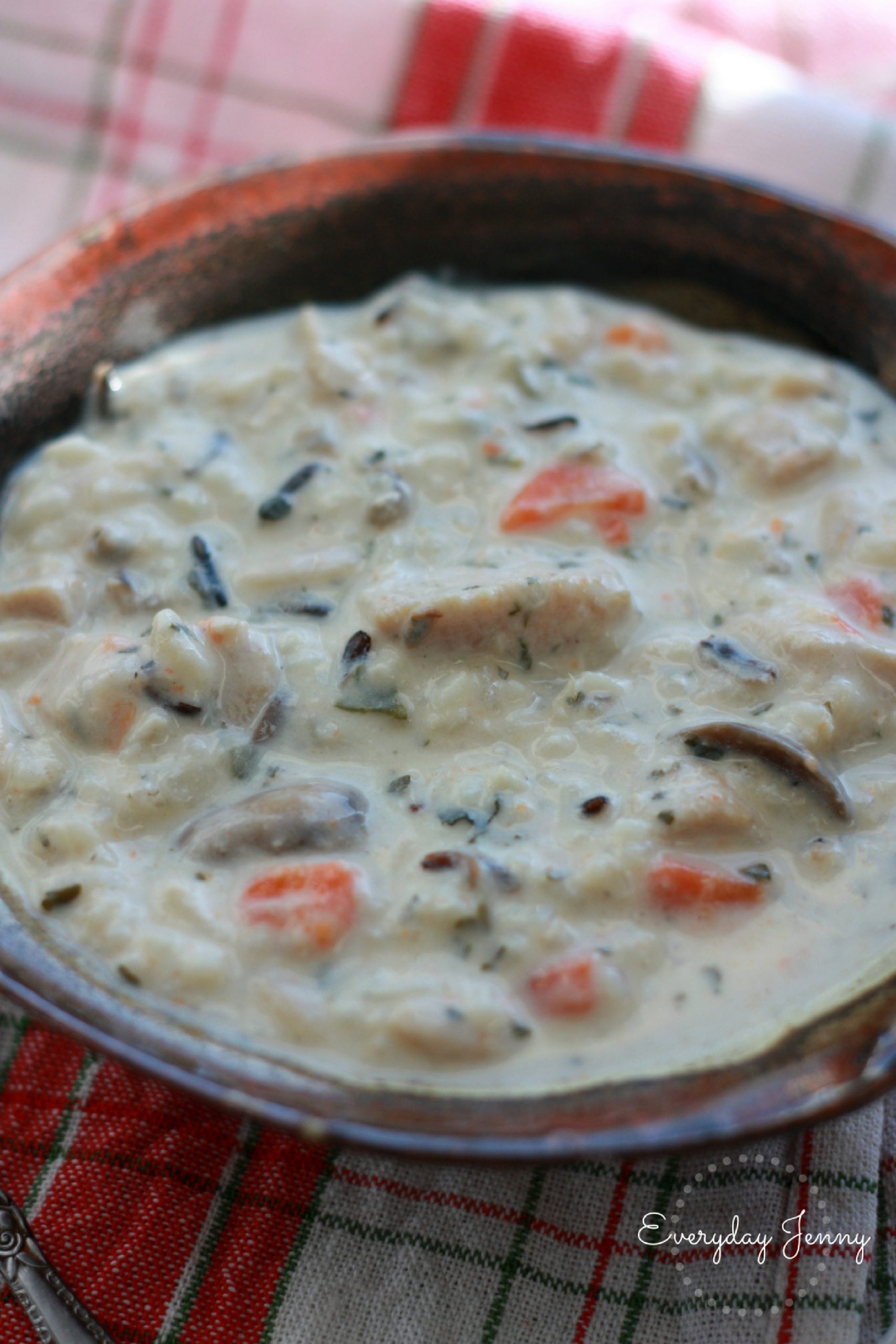 INSTANT POT CREAMY CHICKEN AND WILD RICE SOUP