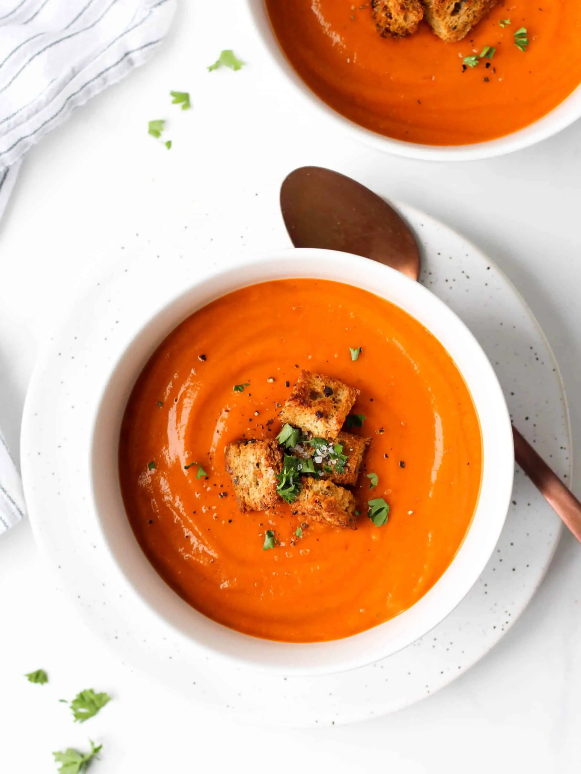 Tomato Basil Soup (easy, creamy and healthy!)